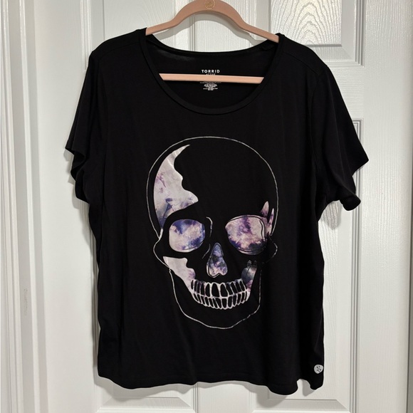 torrid Tops - torrid Black Tee with Marble Skull Graphic